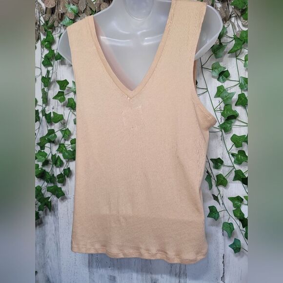 NWOT Chaser V-Neck Tank - Picture 7 of 9